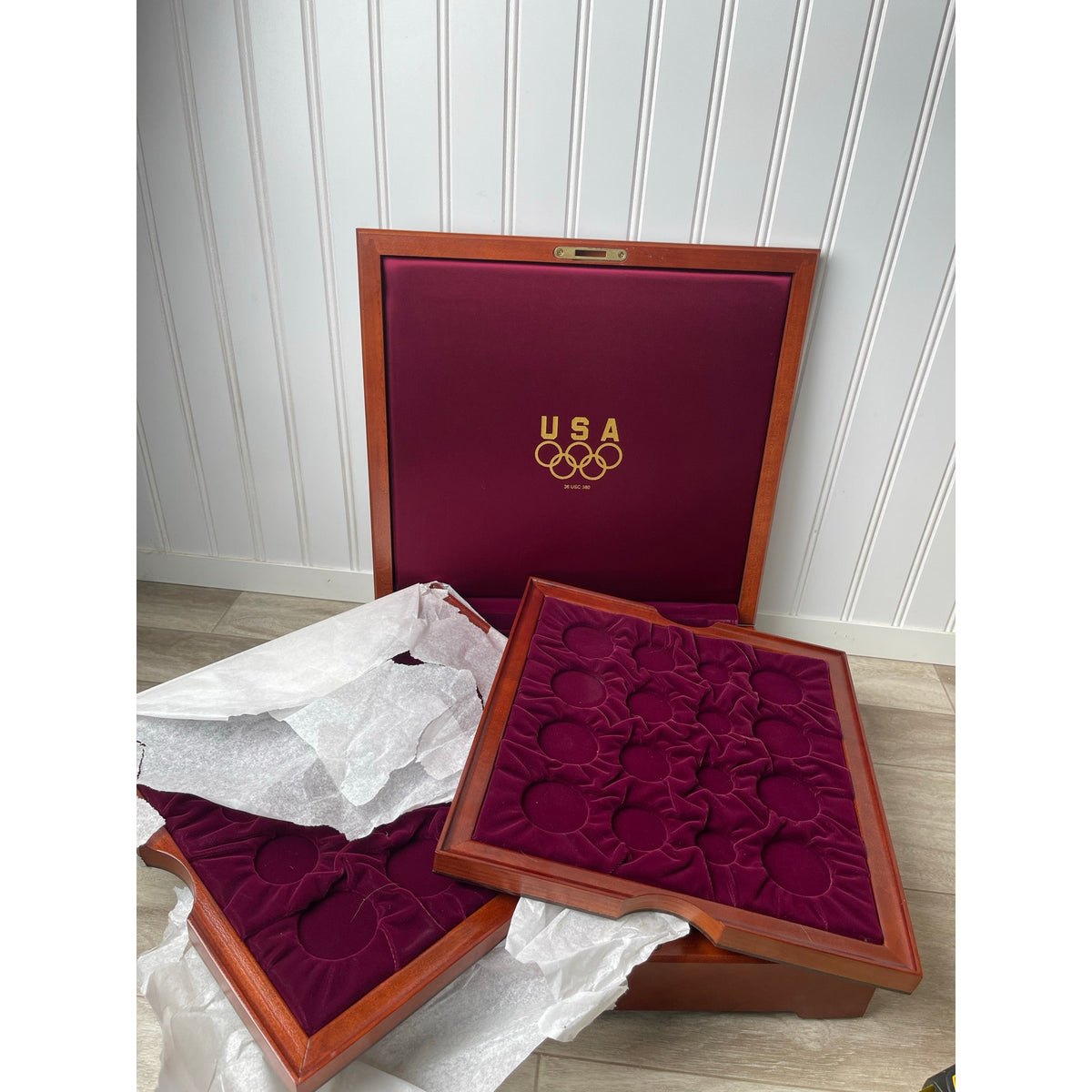 Coin Display Box US Mint Olympic Wood  Great Seal Eagle 2-Tray Mahogany VTG Case