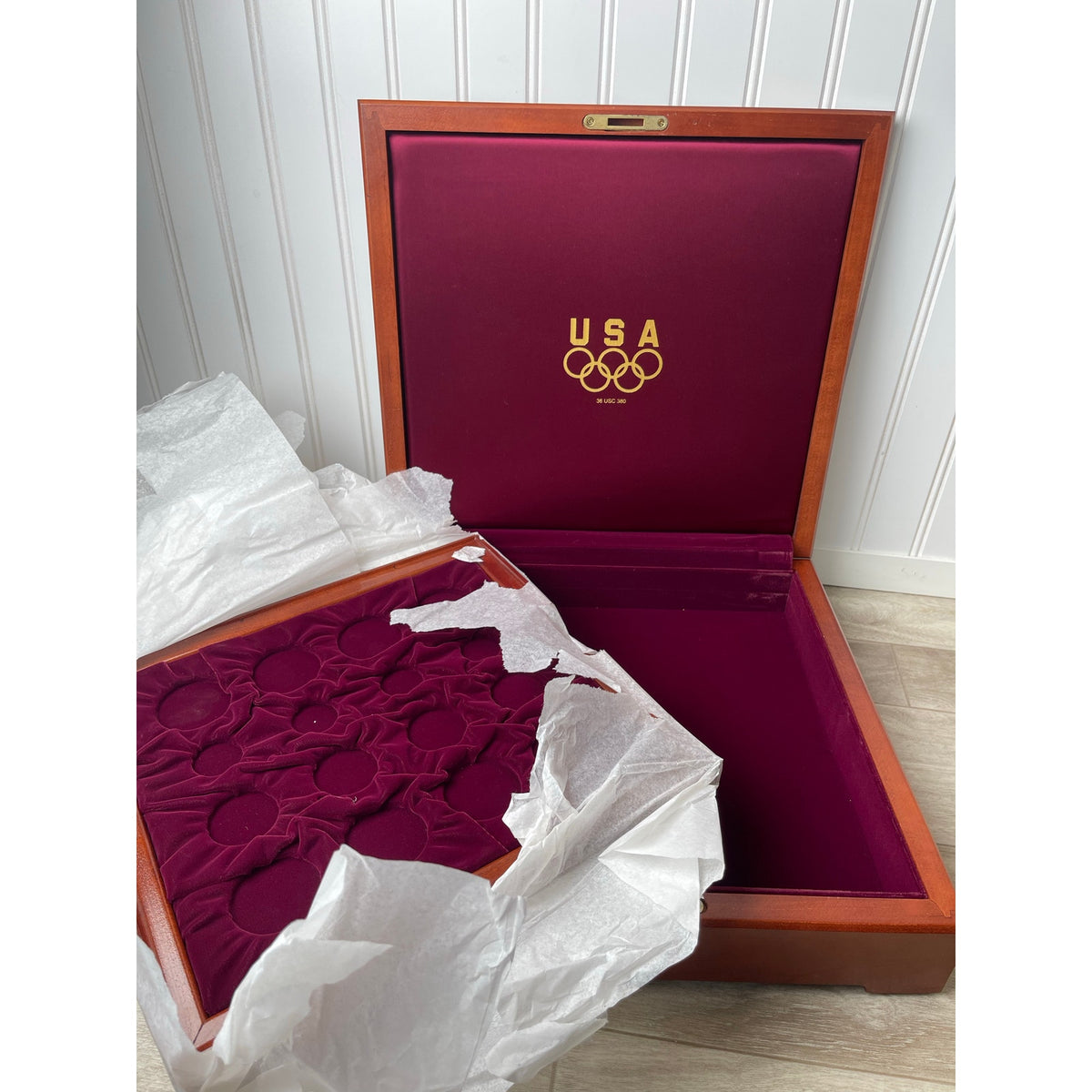 Coin Display Box US Mint Olympic Wood  Great Seal Eagle 2-Tray Mahogany VTG Case